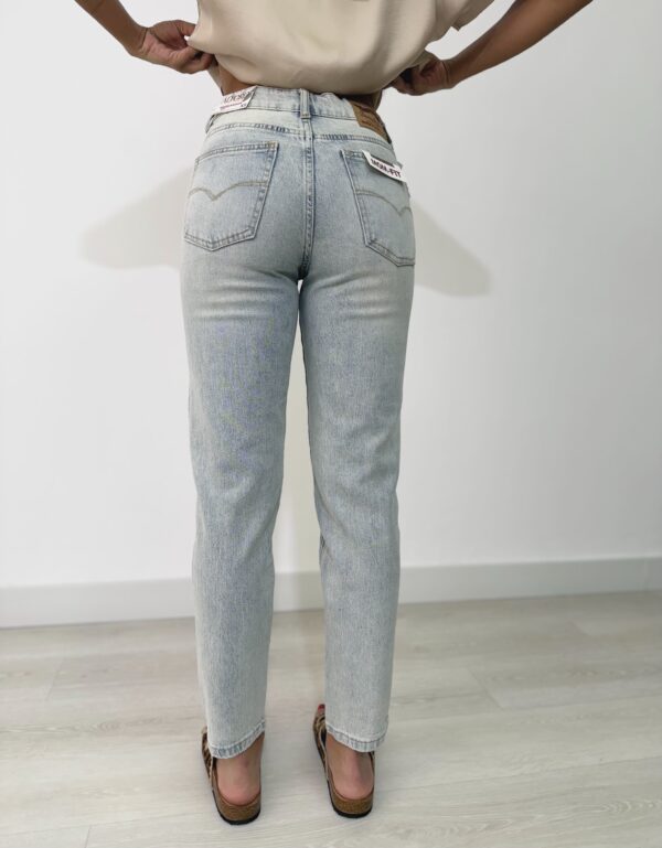 JEANS MOM FIT SABBIATO - immagine 3