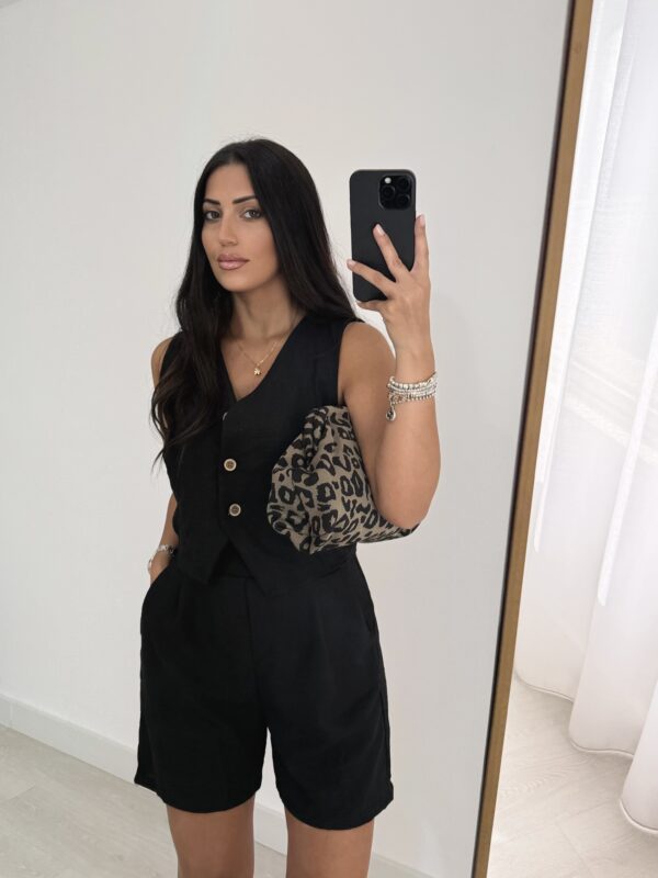COORDINATO GILET E SHORTS - immagine 10