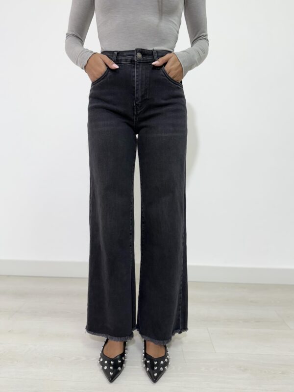 JEANS NERO WIDE LEG SFRANGIATO - immagine 2