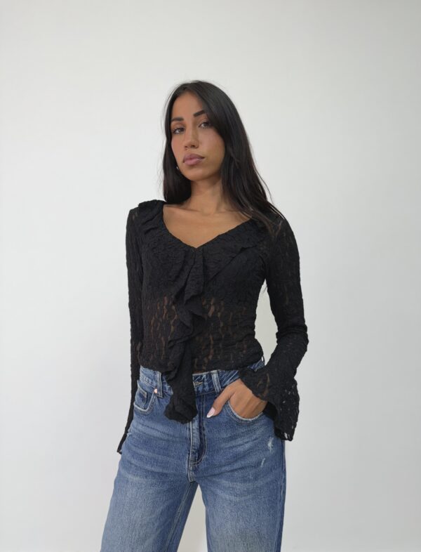 MAGLIA IN PIZZO CON VOLANT - immagine 2
