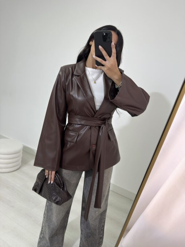 BLAZER SIMIL PELLE CON CINTURA - immagine 3