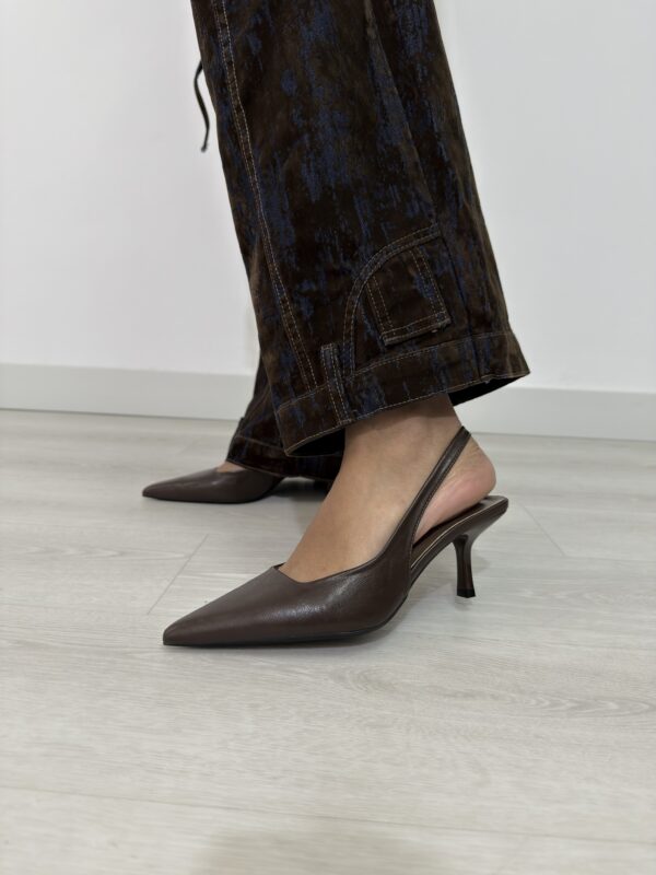 SLINGBACK BROWN